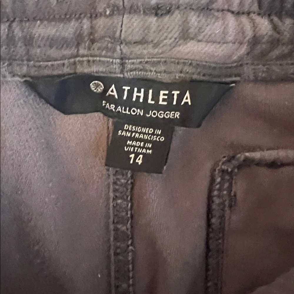 Athleta Farallon Jogger in light olive Camo - Picture 7 of 9